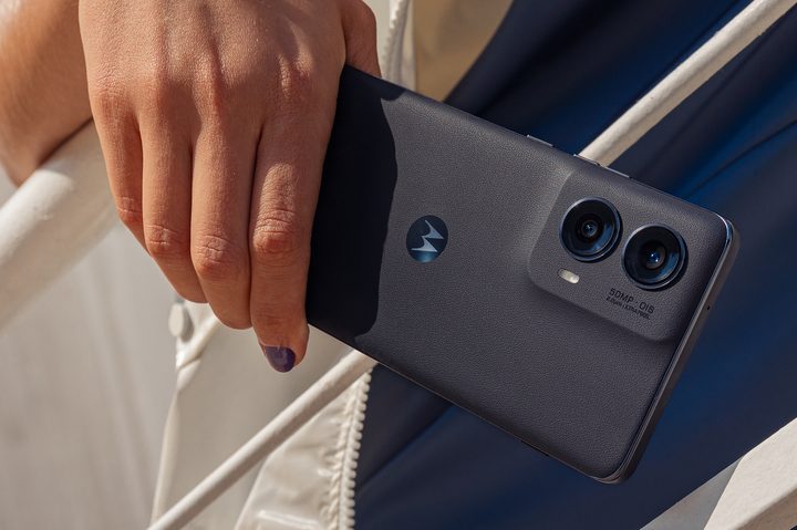 Someone holding the Motorola Edge (2024).