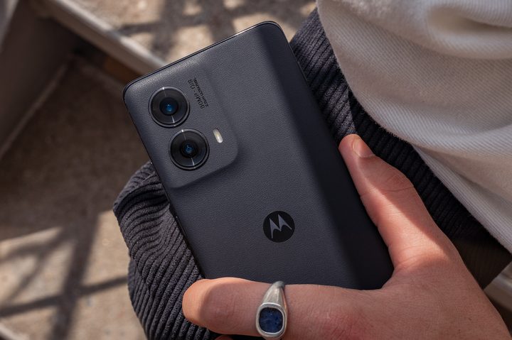 Someone holding the Motorola Edge (2024).