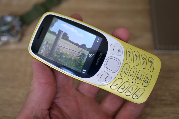 The gallery showing on the Nokia 3210.