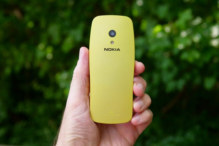 A person holding the Nokia 3210.