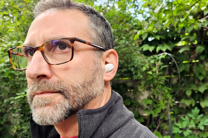 Simon Cohen wearing Sennheiser Accentum True Wireless.