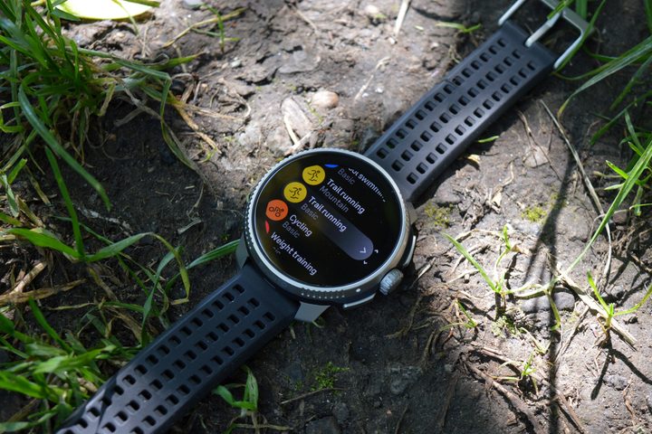 The Suunto Race's list of widgets.