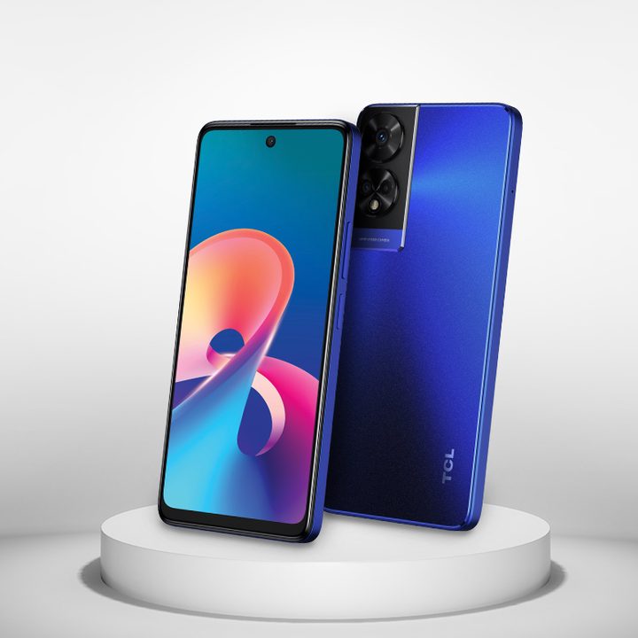 The front and back of the TCL 50 XE 5G smartphone.