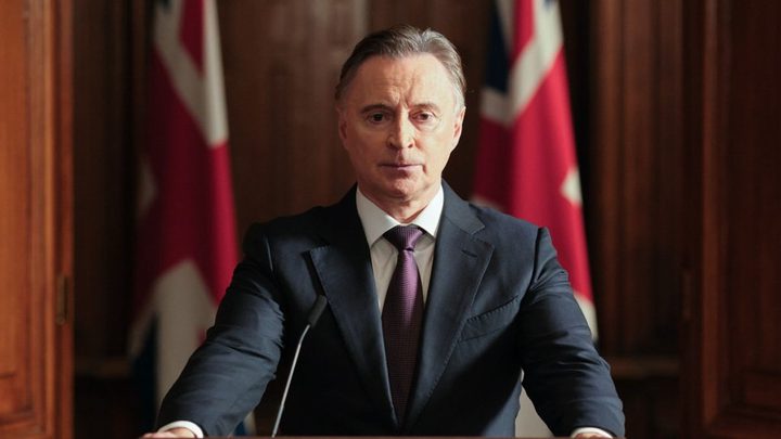 Robert Carlyle in Cobra season 3.