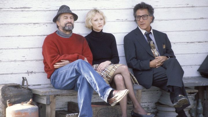 Robert De Niro, Anne Heche, and Dustin Hoffman as Conrad, Winifred, and Stanley sitting on a bench in the film Wag the Dog.