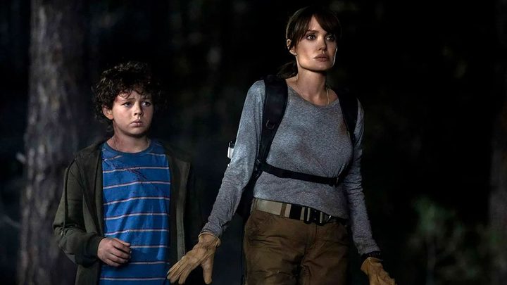 Finn Little and Angelina Jolie in Those Who Wish Me Dead.