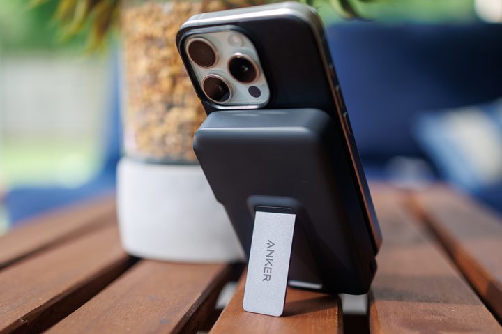 The Anker MagGo Power Bank.