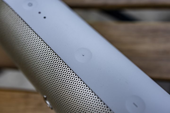 The Beats Pill Center button.