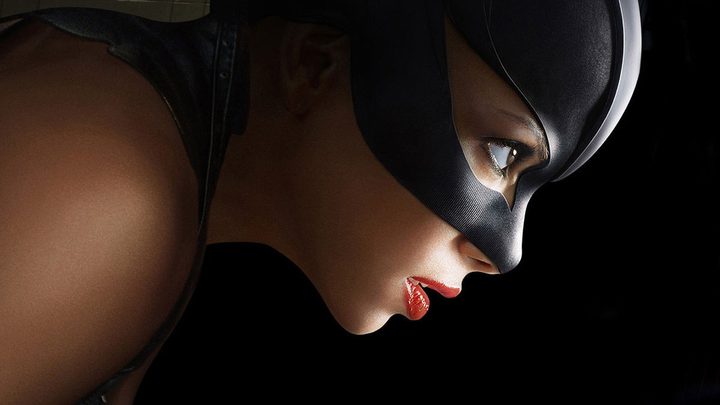 A woman wears actsuit in Catwoman.
