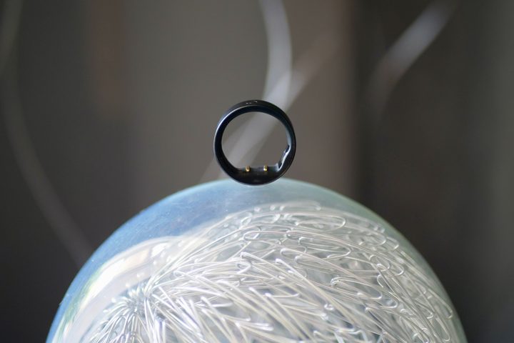 The Circular Ring Slim seen from the side.