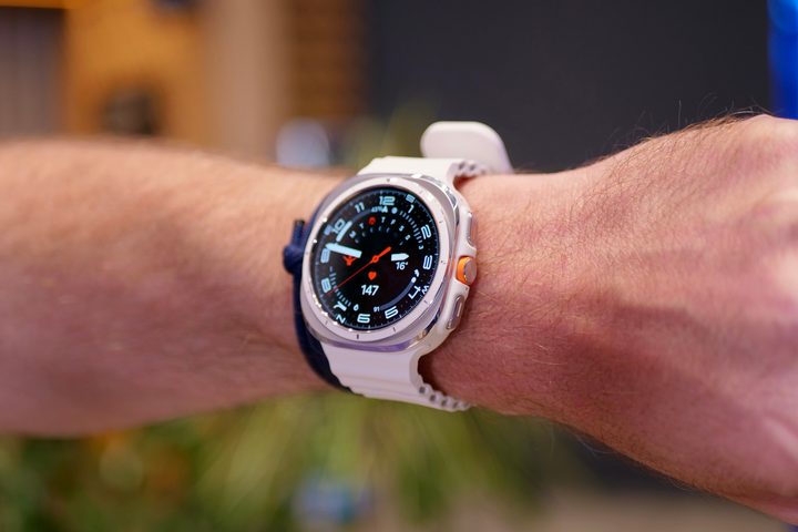 Galaxy Watch Ultra in white