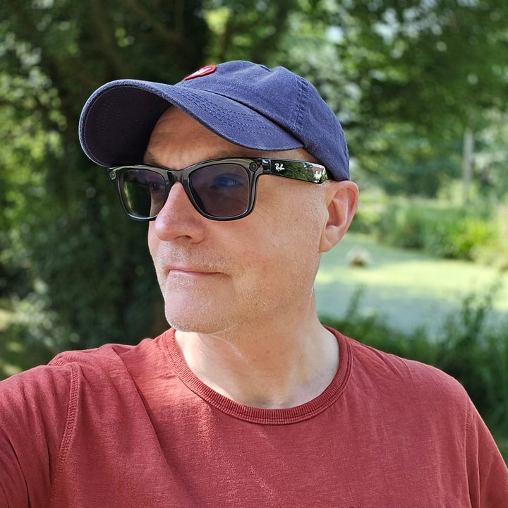 A selfie taken with the Samsung Galaxy Z Flip 6.