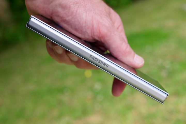 A person holding the Samsung Galaxy Z Fold 6 and showing the hinge.