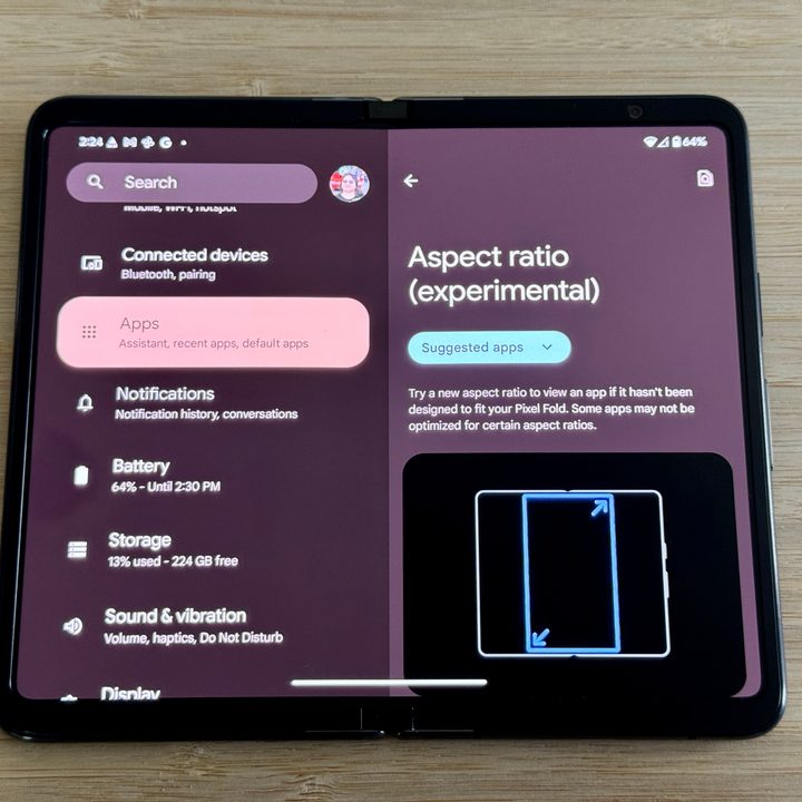 Google Pixel Fold showing new app aspect ratio setting.