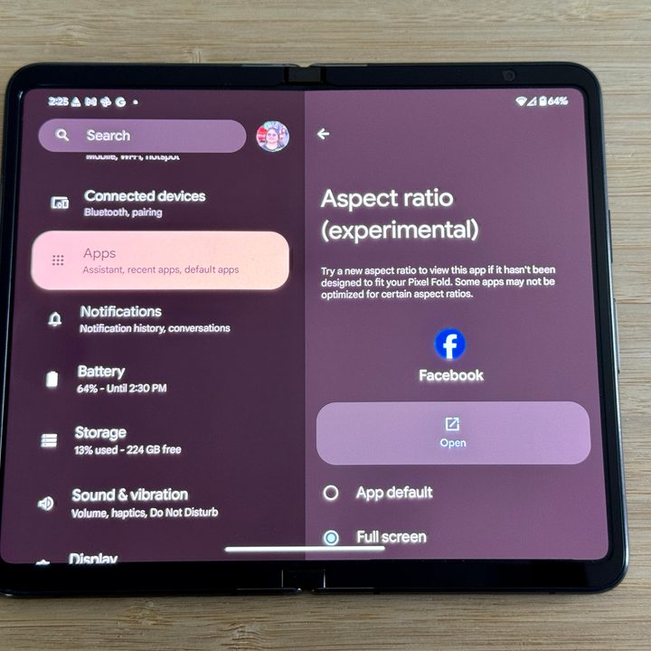 Google Pixel Fold showing new app aspect ratio setting.