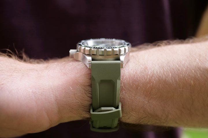 A person wearing the Marathon 41mm Jeep Rubicon GSAR.
