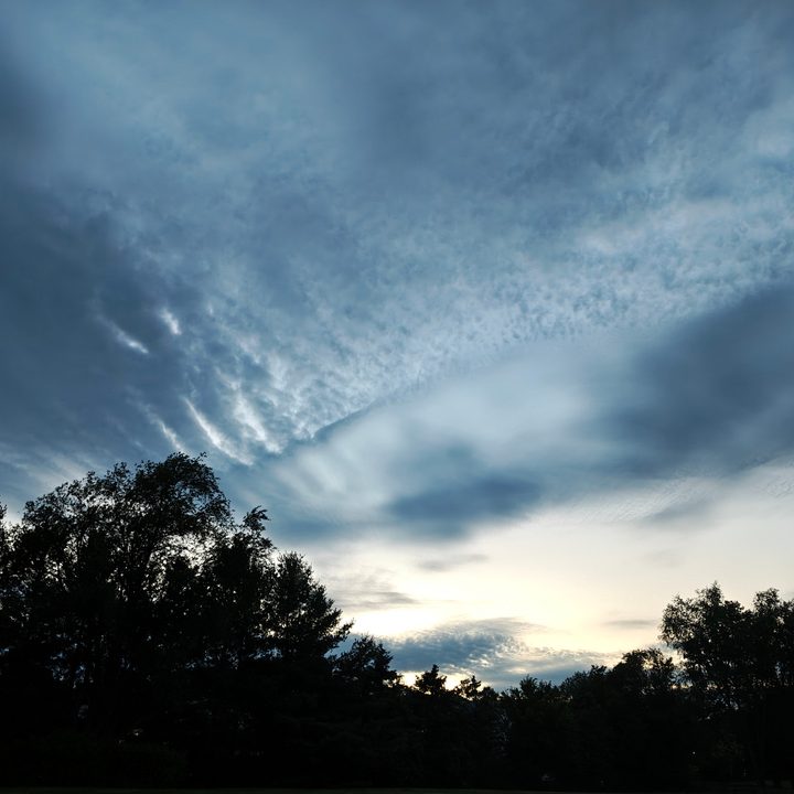 A photo of a dark sky with lots of clouds, taken with the Motorola Razr Plus 2024.