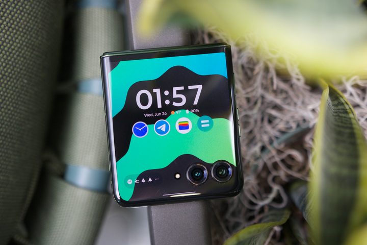 The home screen for the cover display on the Motorola Razr Plus 2024.