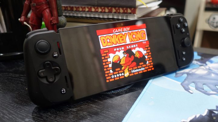 Donkey Kong plays on a Razer Edge.