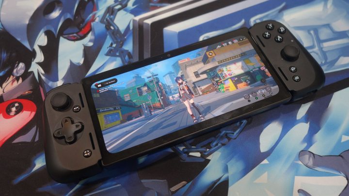 Zenless Zone Zero runs on a Razer Edge.