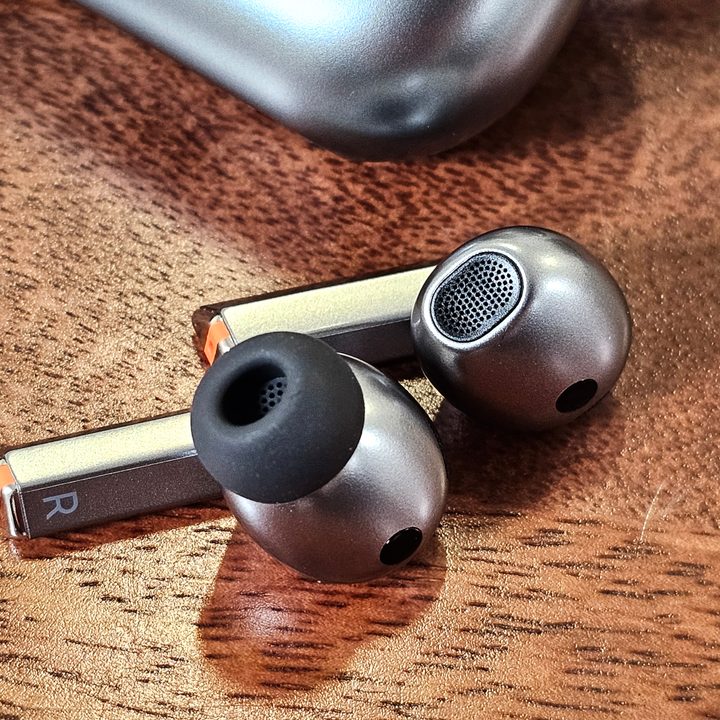 Samsung Galaxy Buds 3 Pro and Galaxy Buds 3.