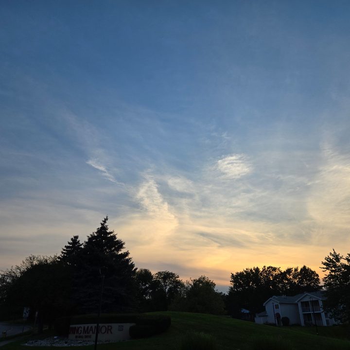 A photo of a sky at sunset, taken with the Samsung Galaxy Z Flip 6.