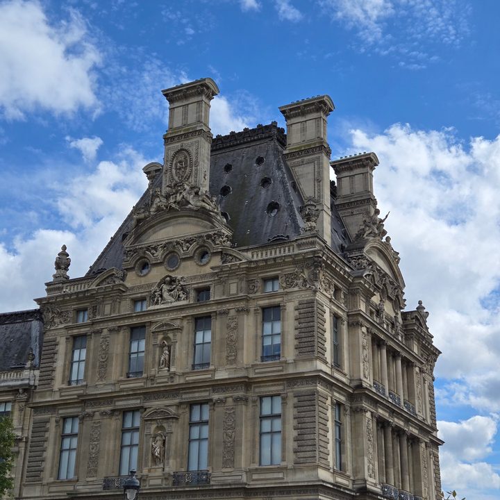 A photo of a building in Paris, France, taken with the Samsung