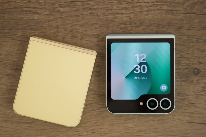 The front and back of the Samsung Galaxy Z Flip 6.