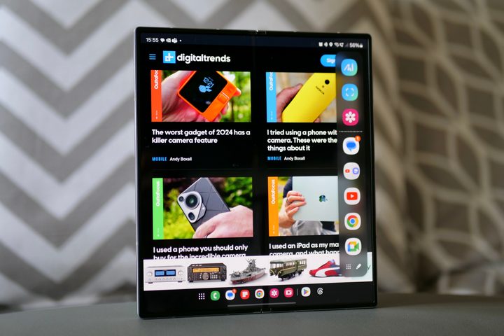 App switching methods on the Samsung Galaxy Z Fold 6.