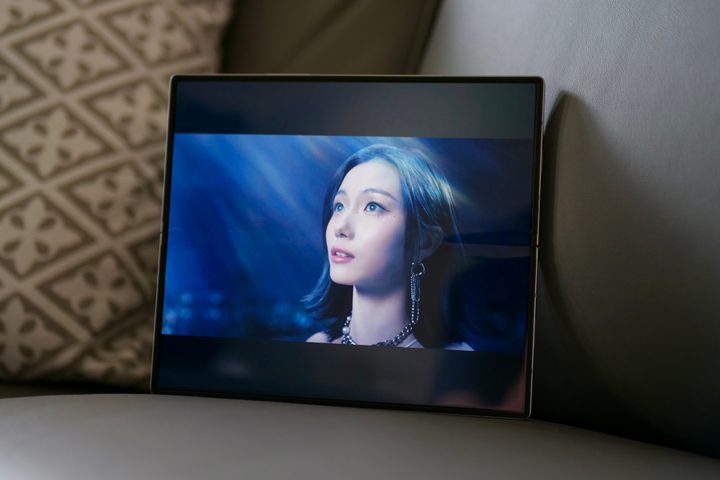 A video playing on the Samsung Galaxy Z Fold 6.