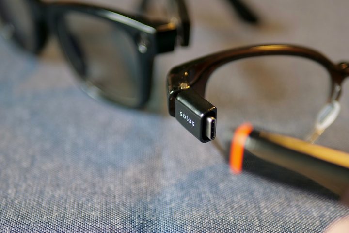 The Solos AirGo 3's USB C connection.