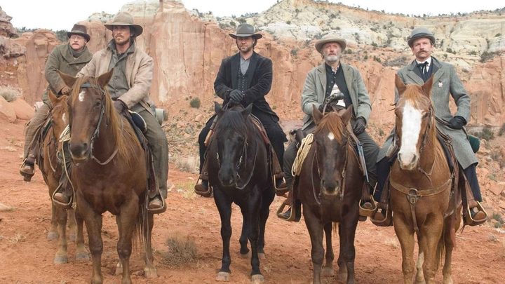 A group of men on horseback looking ahead in the desert in 2007's 3:10 to Yuma.