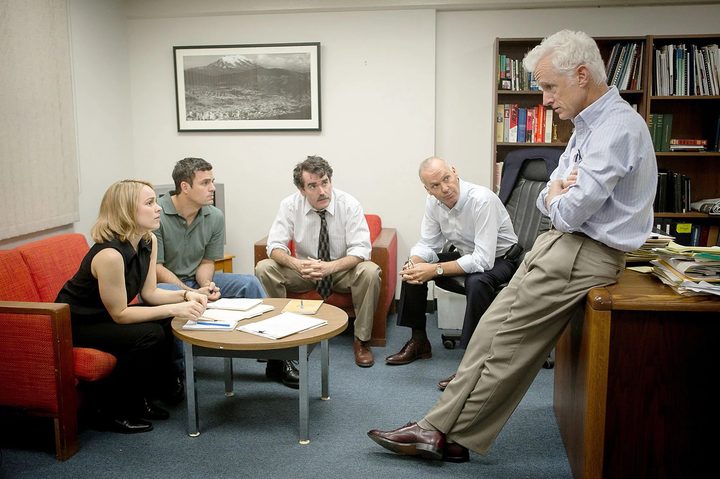 (L-R): Rachel McAdams, Mark Ruffalo, Brian D'Arcy James, Michael Keaton, and John Slattery in Spotlight.