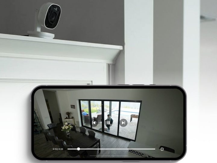 Chamberlain MyQ smart indoor home security camera deal at Best Buy -- live feed view