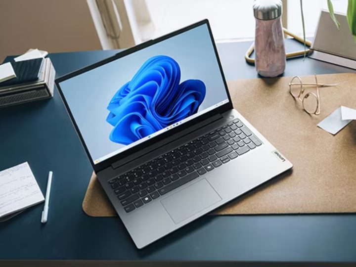 The Lenovo IdeaPad Slim 3i laptop on a desk.