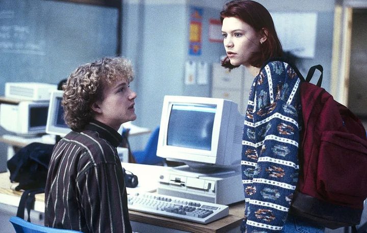 A teenage girl talks to a boy at a computer in My So-Called LIfe.