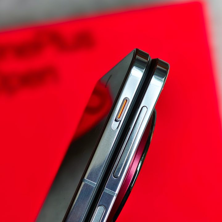 OnePlus Open Apex Edition Crimson Shadow red alert slider with VIP mode.