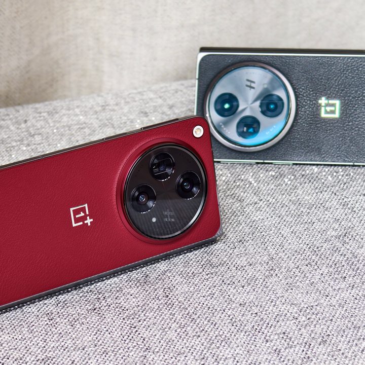 OnePlus Open Apex Edition Crimson Shadow red versus black.
