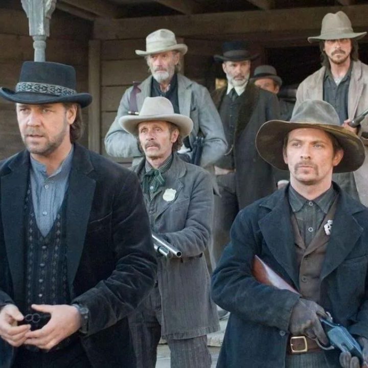 Russell Crowe as Ben Wade walking in front of a group of men in 2007's 3:10 to Yuma.