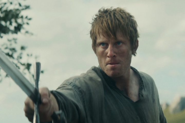 Ser Duncan the Tall points his sword in A Knight of the Seven Kingdoms.