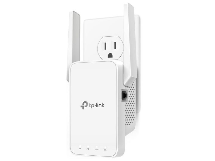 The TP-Link AC1200 dual-band Wi-Fi extender plugged in.