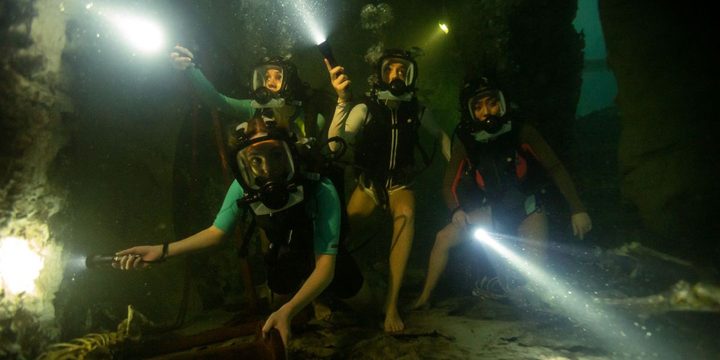 The cast of 47 Meters Down Uncaged