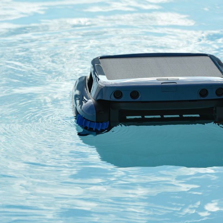 Beatbot iSkim Ultra in a pool.