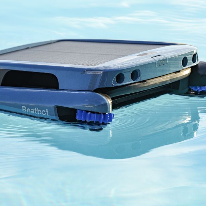 Beatbot iSkim Ultra in a pool.