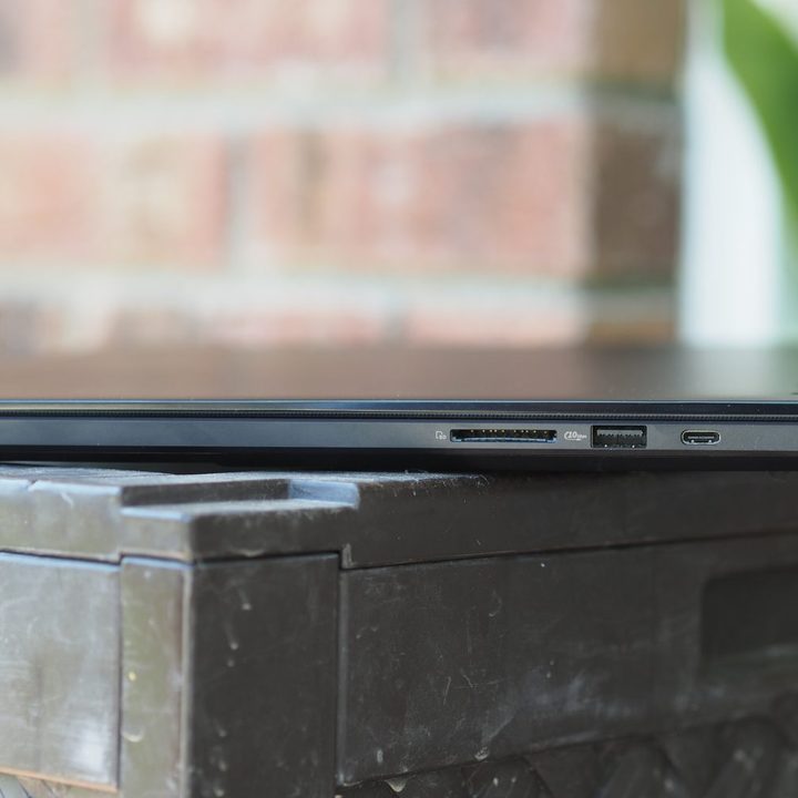 Asus ProArt P16 right side view showing ports.