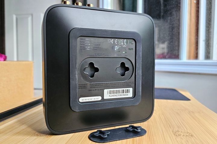 Bluesound Node Nano: base with wall-mount gasket removed.