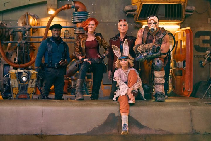 6 people pose in Borderlands.