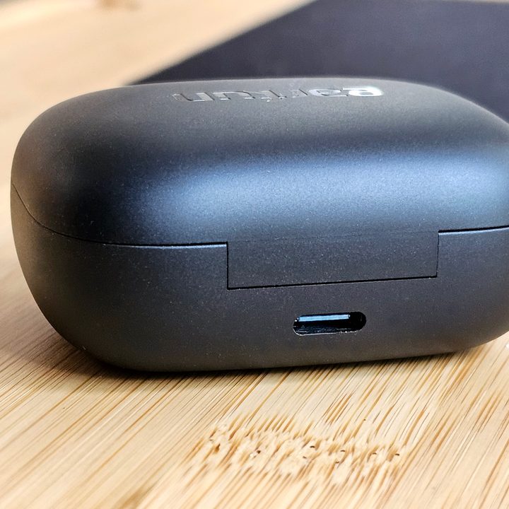 Earfun Air Pro 4 case (rear).