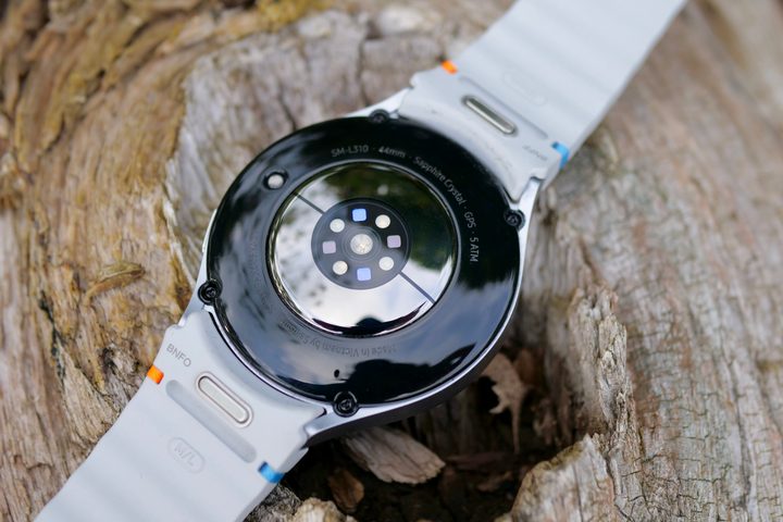 The Samsung Galaxy Watch 7's heart rate sensor.