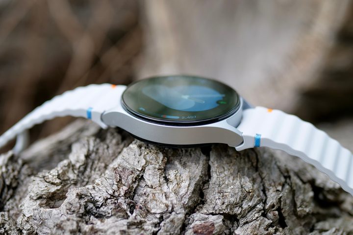 The side of the Samsung Galaxy Watch 7.
